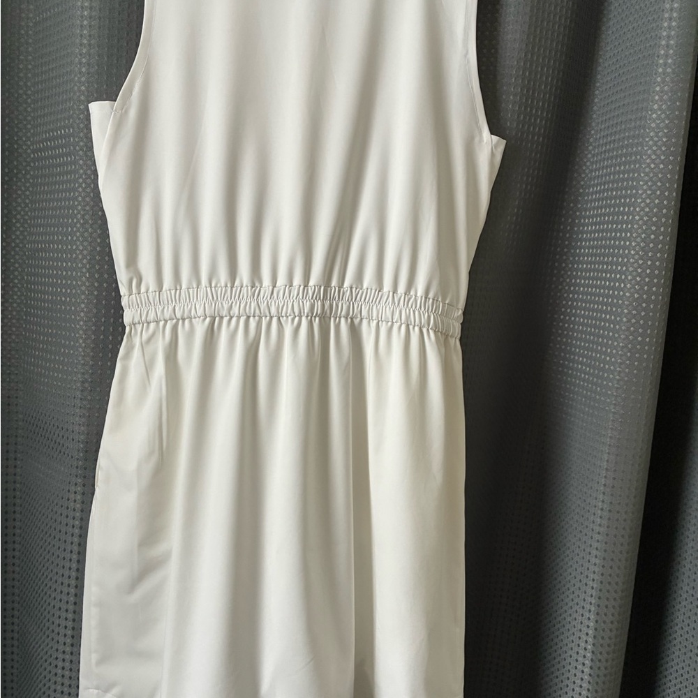 Elegant White Golf/Sport Sleeveless Dress - Picture 3 of 4